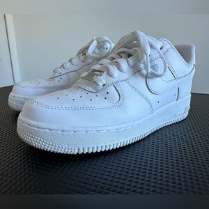 Women’s size 8 white Nike Airforce